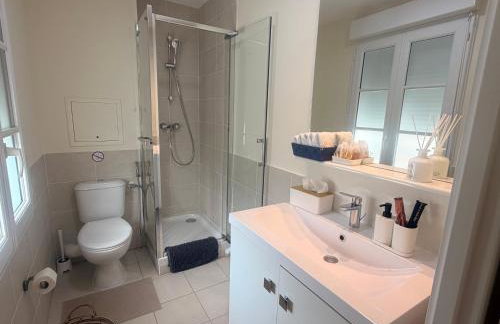 Family's house - Villa proche de la vallée village et Disneyland paris ,2 parkings, air condition - Photo 23