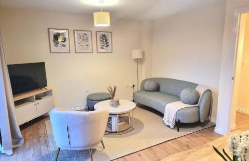 Stylish Spacious 4 Bed Townhouse near station with Parking & High Speed WiFi - Foto 1