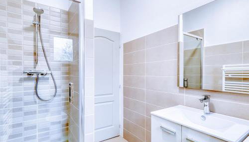 La Suite Familiale - T3 - CNPE - Lagnieu - Foto 4, towels, Shower