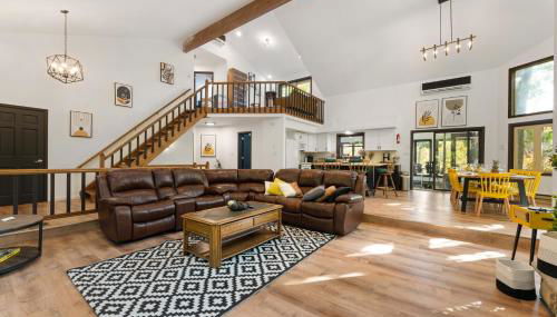 Spacious Waterfront Mansion wHot tubPoolTable - Foto 5