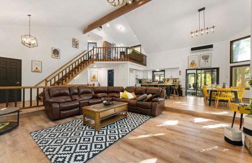 Spacious Waterfront Mansion wHot tubPoolTable - Foto 5