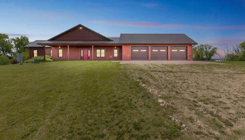 Lakeside 4BR Retreat Private, Peaceful & Scenic villa - Foto 1