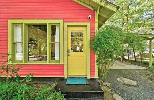 Peaceful Bungalow with Fenced Yard near Shops and Cafes - Photo 28