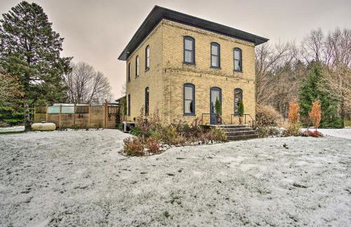 Historic Michigan Farmhouse with Grill and Fire Pit! - Foto 24