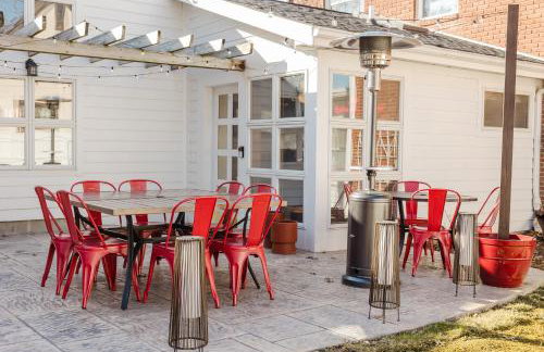 Hoosier Memories - Firepit, Pool Table, Steps to Campus - Photo 18