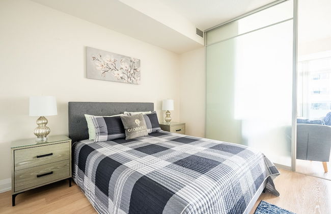 Modern Apartments in North York - Photo 26