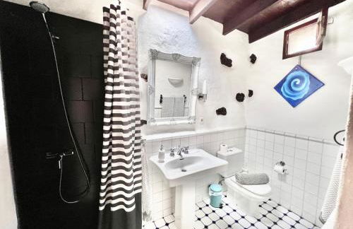 Stylish Getaway With Secluded Patio in Lava Finca - Photo 21