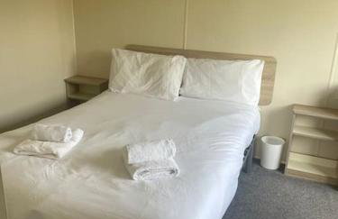 Delightful two bedroom caravan on Par Beach. - Foto 7