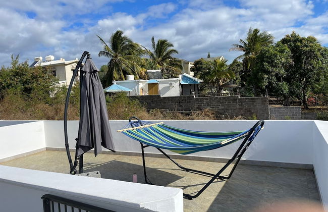 Spacious 4-bed Villa in Flic en Flac Roof top bar - Photo 24