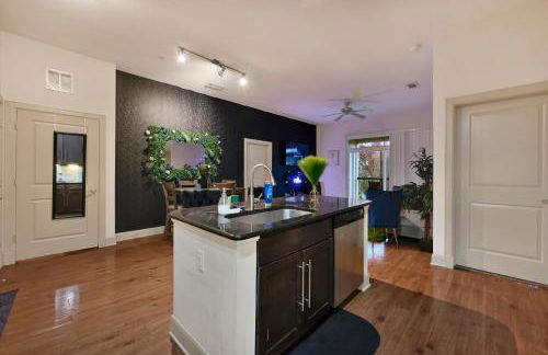 Central Houston Stay - Walk to NRG Stadium, Relax by the Pool, and More! - Foto 4