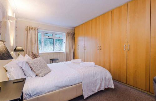 4 Bed House - Sleeps 8 - Free Parking - Manchester - Foto 24