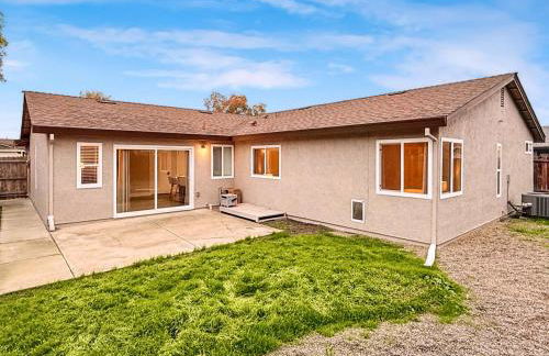 Spacious 4BR Family Home Free Parking, Fast WiFi, Near Galleria & Fountains - Foto 32