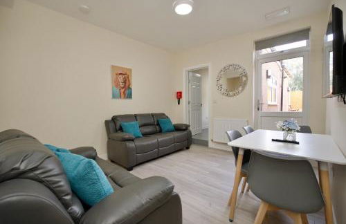 Hastings Manor - Free Netflix, Parking, WiFi & Private Garden - Foto 3