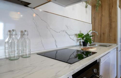 APT-Inside the Wall-Family,Games,Relax,History - Foto 17