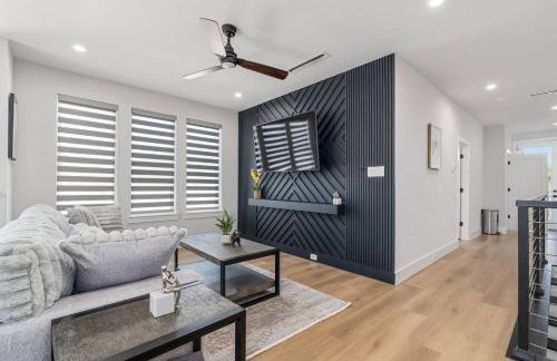 Luxurious Newly Built 5 BR 6 Bath Home w/ Rooftop - Foto 22