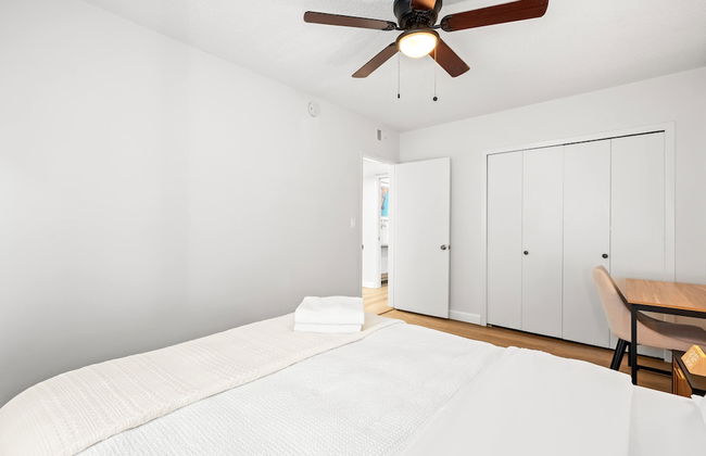 Modern Cozy Retreat Stylish Stay With Patio Parking - Foto 27