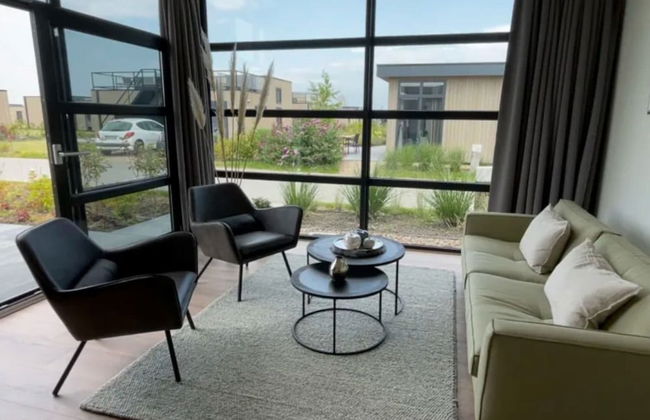 Modern Holiday Home With a Deco Fireplace - Foto 6