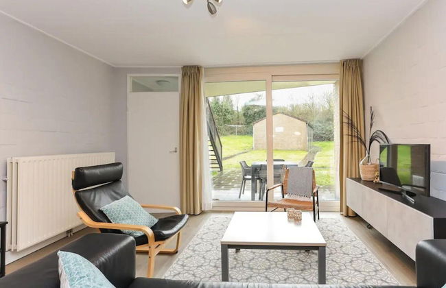 Modern Stay Near the Beach - Photo 10