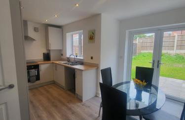 New Build 3-Bed in Rotherham Fast WiFi, Garden & Driveway - Foto 21