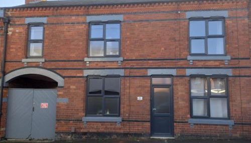 Springfield Gardens - 4 Bedroom House, 8 Beds, Close to J26 M1-A52 - Ilkeston - Long Eaton - Nottingham - Derbyshire - 400Mbs WiFi Free Parking! - Foto 2