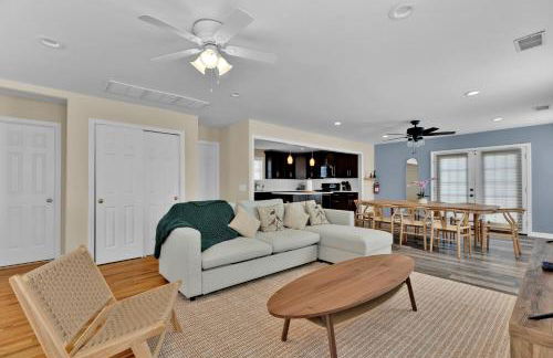 The Seabreeze Haven- Luxury 3BR Coastal Retreat - Near Beach & Free Parking - Foto 8