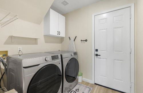 Sparkling Saltwater Pool - Spa - Firepit - WiFi - 4BR 3BA - Near Top Golf Courses - Foto 42