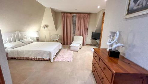 Chalet con piscina y 2000 m de jardín - Foto 4