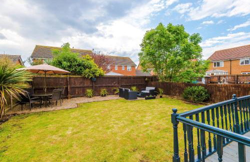 Beach Retreat with Hot Tub Sleeps 8 - Foto 41