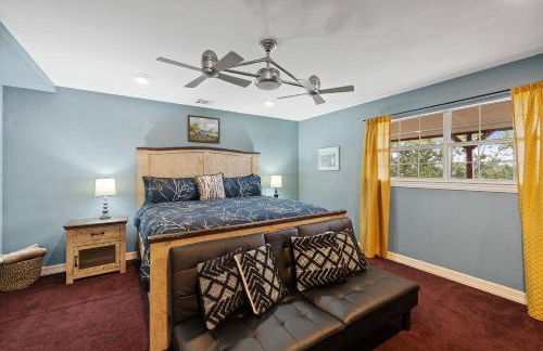 Entire 2br 2ba hilltop view home Sleeps 8 pets 4 acres Jacuzzi Central AC Kingbeds Office Free WiFi Parking Full Kitchen Refrigerator Washer Dryer Furnished Three 3 Large Sunset Dining Patios Grill Stovetop Oven Hiking Wildlife Firepit Quiet very Secluded - Foto 7