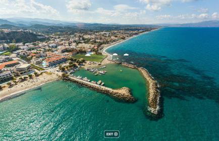 2-Bedroom Blue & White House with Garden and Beach - Foto 25