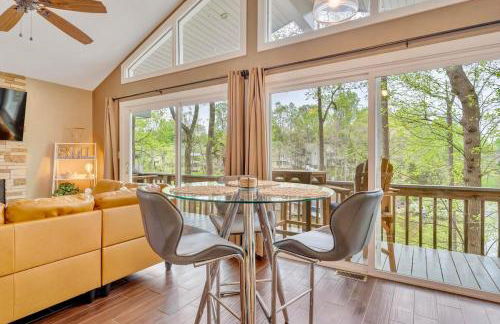 Treetop & Waterfront! Hot Tub, Kayaks, Game Room - Foto 14