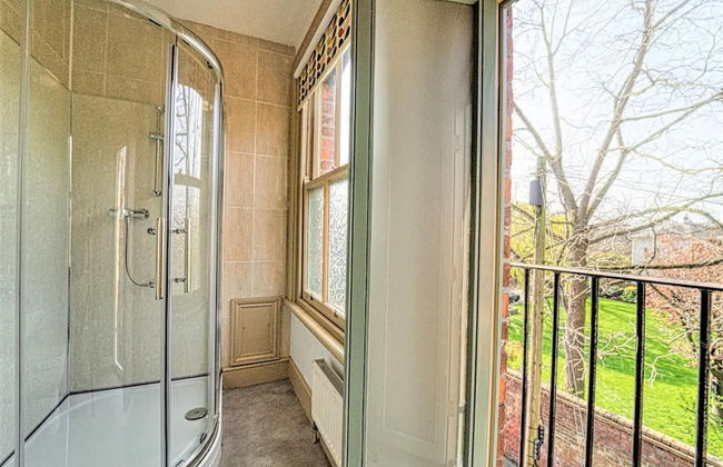 Host Stay Upper Tything Apartment - Photo 11