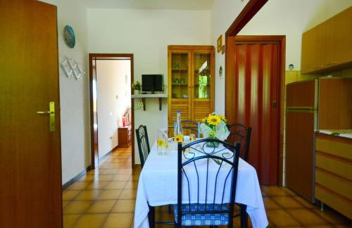 Sunlit Home With Pool - Foto 70