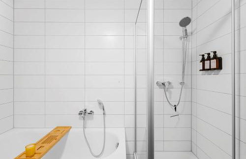 BetterStay Central Apartment for 6 People I 97m2 I Netflix I Kitchen - Foto 38