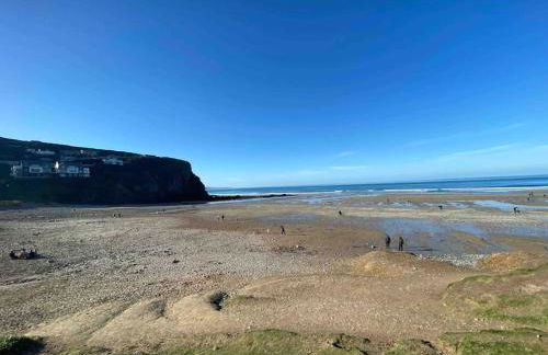 Whispering Waves in Porthtowan, Beachfront Apartment - Photo 28
