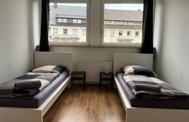 Case Four Boardinghouse mit Parkplatz, Küche, Waschmaschine und Trockner - Photo 2