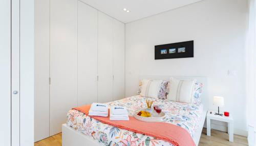 Studio w/ Terrace, Pool & Gym | Antas by Host Wise - Foto 2, towels, wardrobe