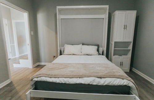 Beautiful Updated Home with Pool - Foto 24