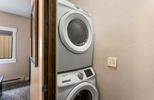 The Yellowstone Hideaway Unit A Cozy 1-Bedroom Yellowstone Hideaway, 1 Minute from Yellowstone Park! - Foto 58