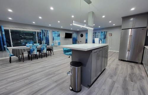 Spacious 3 bedroom unit with backyard and parking just 10 minutes from Rodeo Dr and attractions! - Photo 12