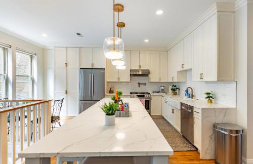 Windy City Getaway - 3BR 2BA Chicago Townhouse home - Photo 27