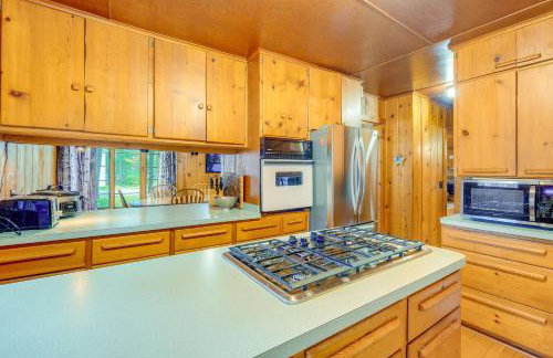 Rapid City Cottage with Patio Near Beach Access! - Foto 12