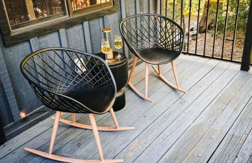 Haven at Cedar Haus Luxury 1BR Escape w Hot Tub EV Charger Gourmet Kitchen Fully Fenced Yard Dogs OK - Foto 37