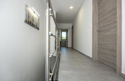 Luxury White Sails Villas with a Multi Sport Court and Sea View - Photo 57