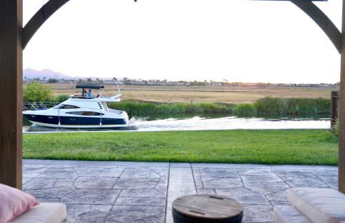 Stunning Waterfront 3BR Retreat - Perfect Getaway - Foto 57