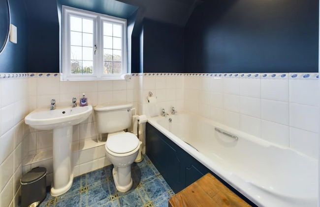 The Fosse Way Cottage - Breathtaking 5bdr Cottage With Parking Garden - Photo 30