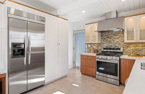 Luxurious Tennis Club Bungalow 1 with Mountain Views and Walks to Downtown Palm Springs! - Foto 16