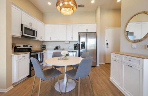 Luxury Living in N Park, 2BR, King Beds, Parking - Foto 17