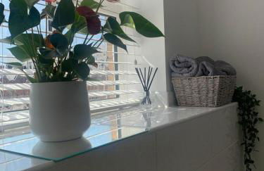 Central 2-Bedrooms Flat - Perfect for Nurses, Contractors, & Relocators - Sleeps 2 - Super Fast Speed Wi-Fi - Easy Parking - Foto 9