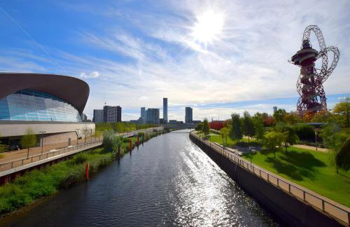 Luxury 2 Bedroom Apartment near Stratford Station for Corporate and Group Stays - Foto 60